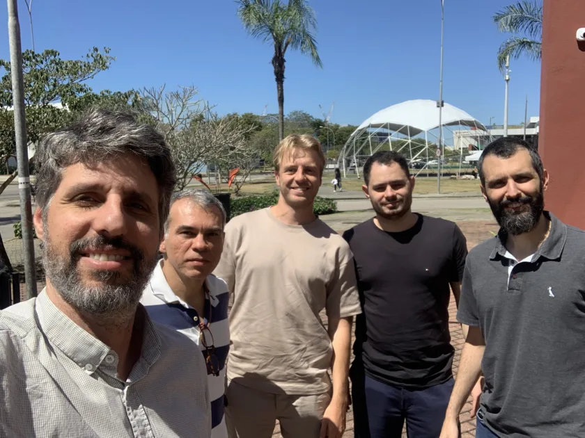 Default image description